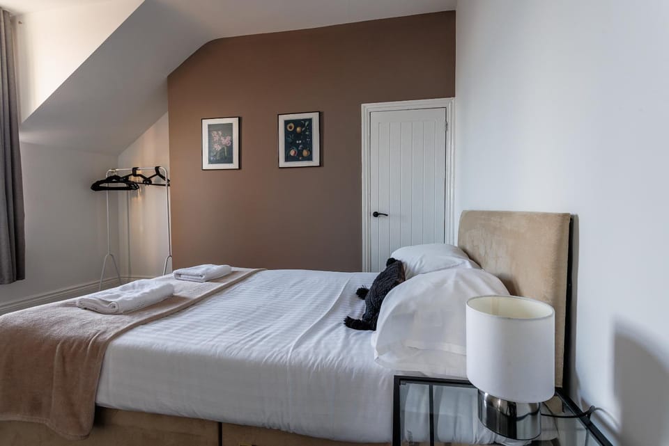 Spacious 4 Bedroom Family & Worker Hub House in Sunderland
