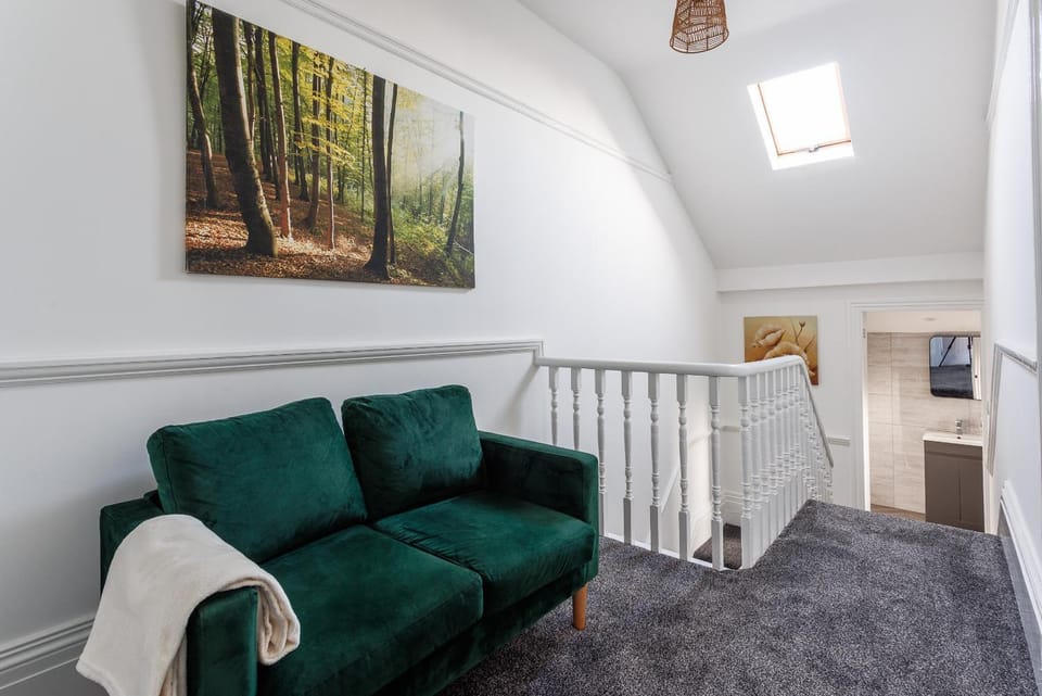 Spacious 4 Bedroom Family & Worker Hub House in Sunderland