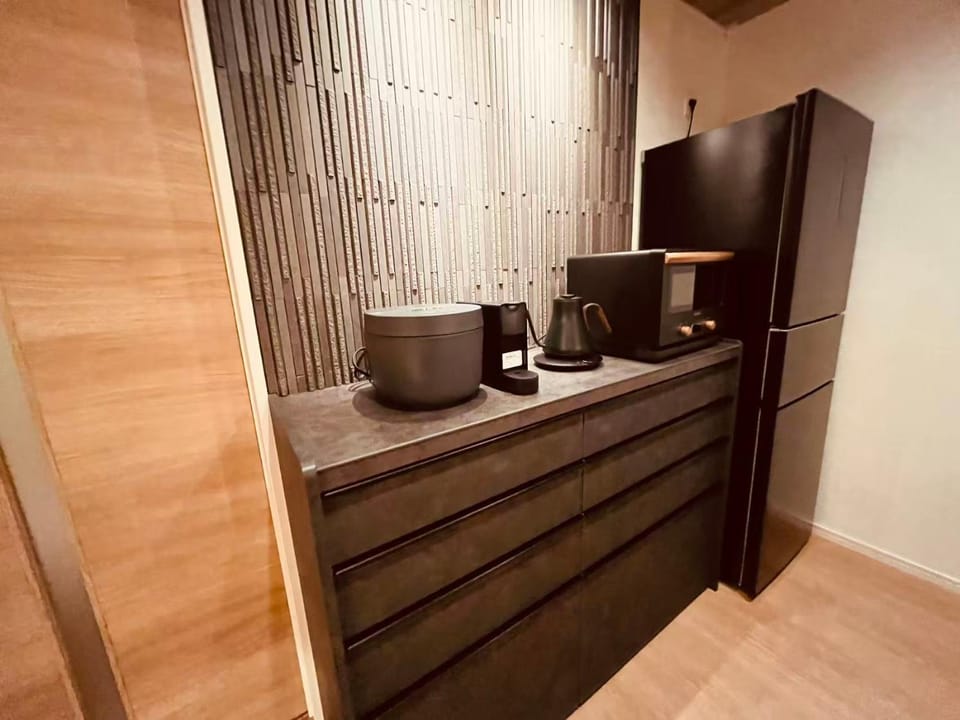 Kitchen or kitchenette, minibar, kitchen