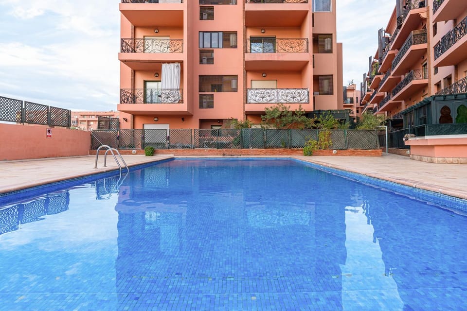 Day, Swimming pool, sunbed