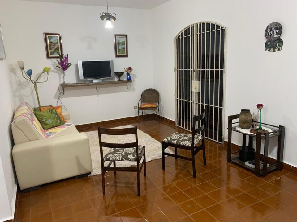 Casa de praia ampla com churrasqueira - Solemar House in State of São Paulo