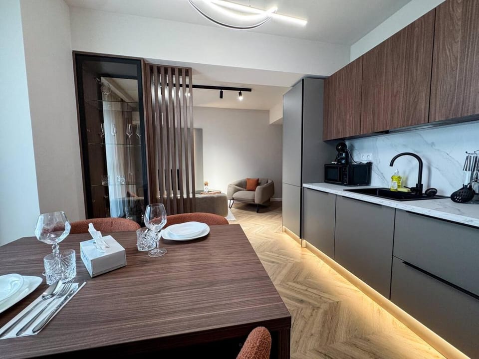 YIN 22nd Floor Panoramic View & King Bed, Parking Apartment in Cluj-Napoca
