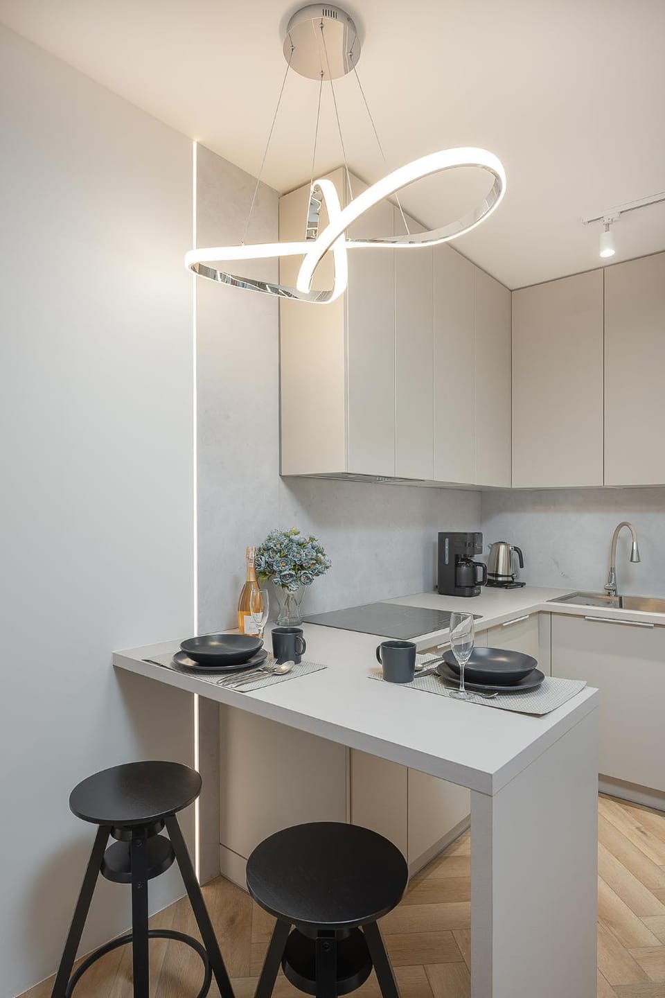 Coffee/tea facilities, Kitchen or kitchenette, Dining area