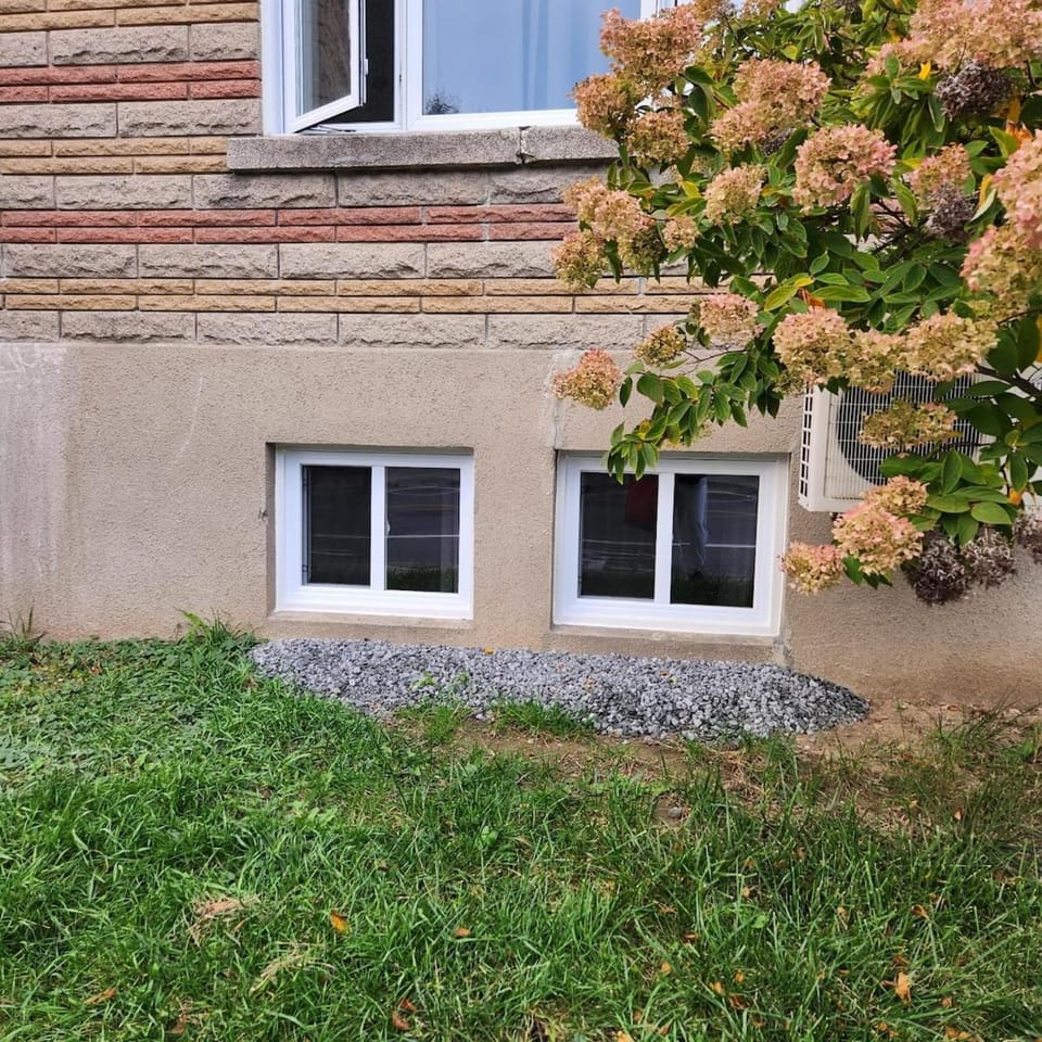 Cute and Cozy Studio with Private Parking Apartment in Laval