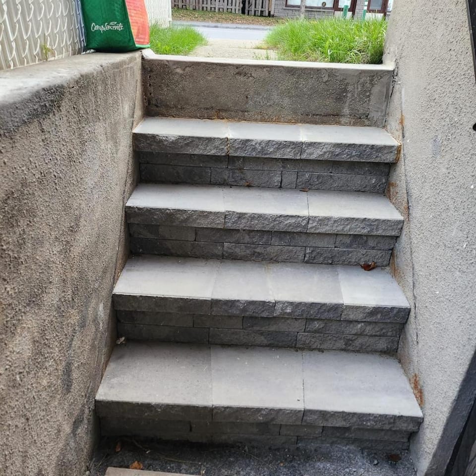 Cute and Cozy Studio with Private Parking Apartment in Laval