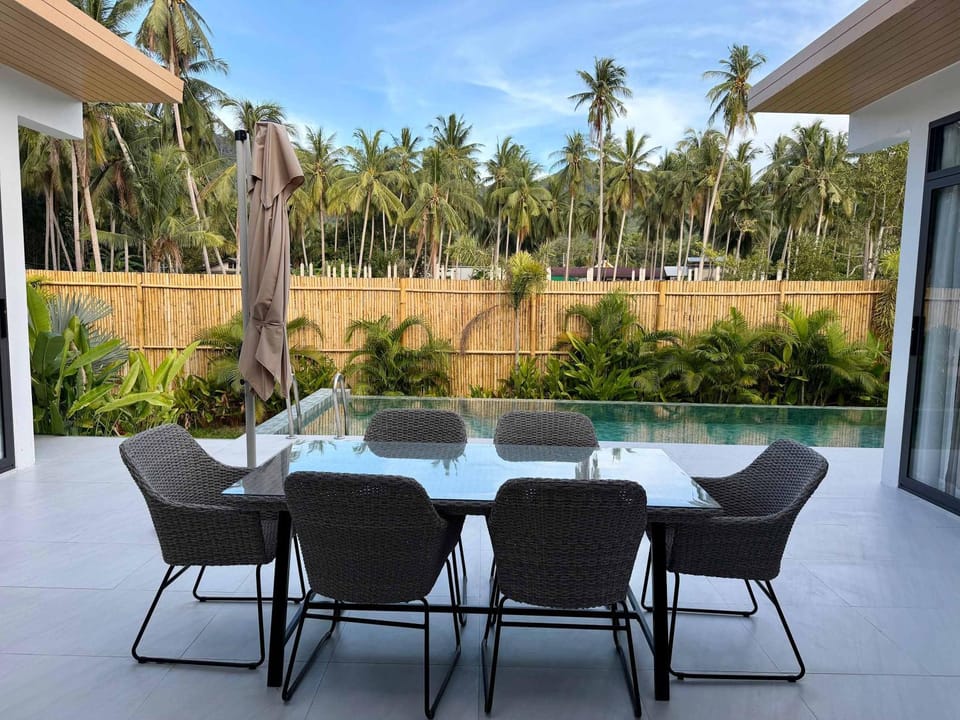 Patio, Seating area, Dining area, Garden view