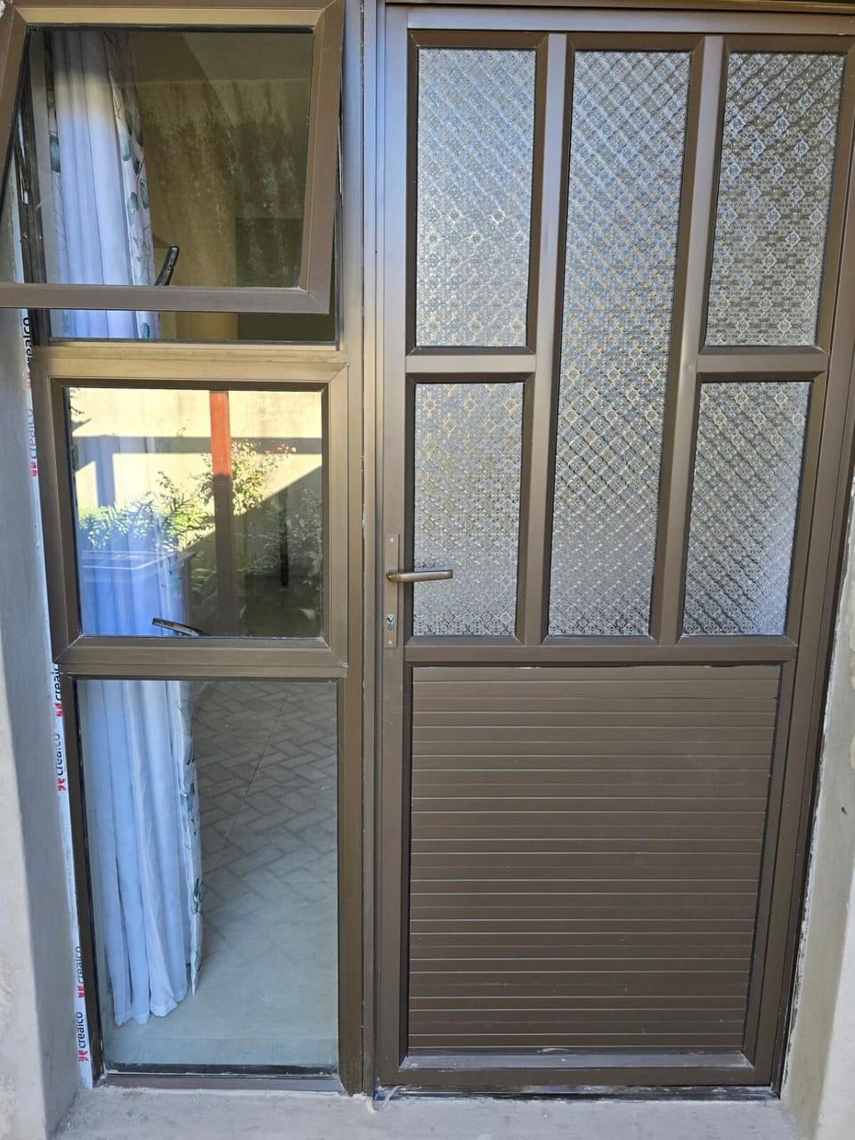 Honeywood Stays "Airport quick stop" Walking distance, Budget friendly, Fast Wi-Fi Speed 250mb, Private Braai Area, Secure Parking Apartment in South Africa