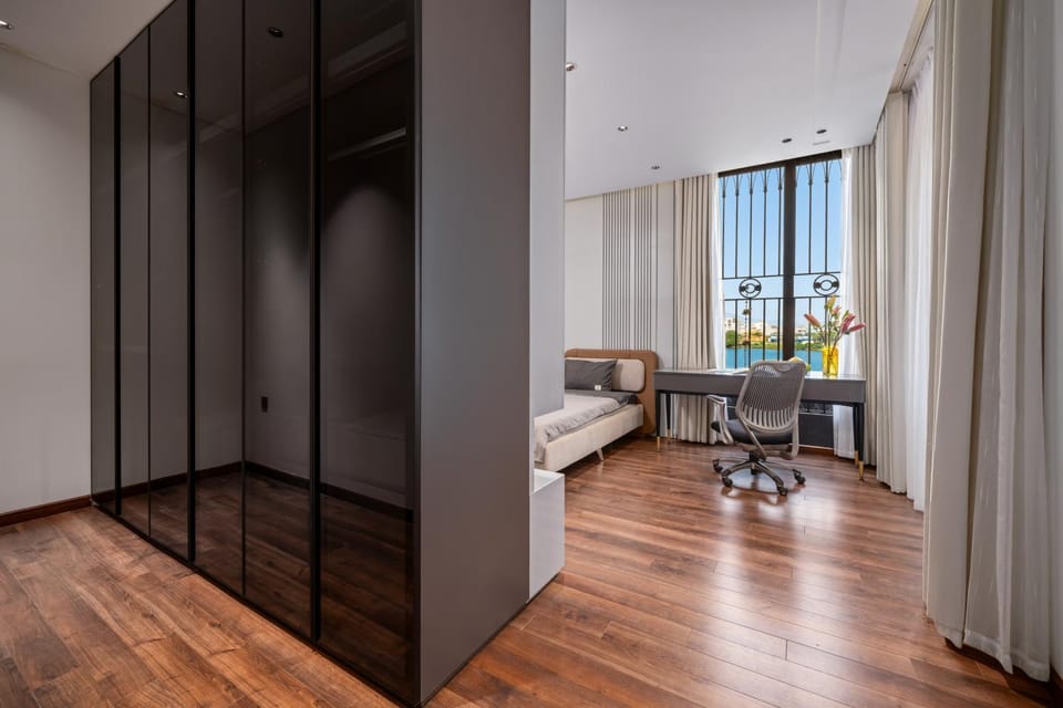 Bedroom, River view