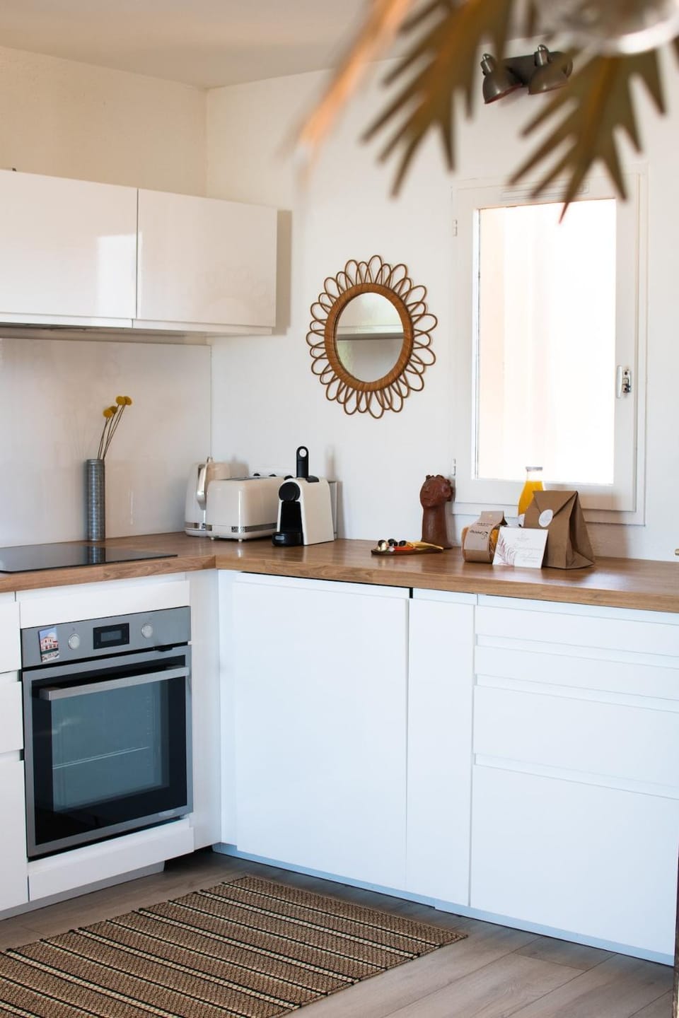 Coffee/tea facilities, dishwasher, oven, stove, toaster