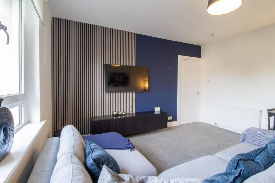 The Wishy - 2 Bedroom Flat in Newmains Apartment in Scotland