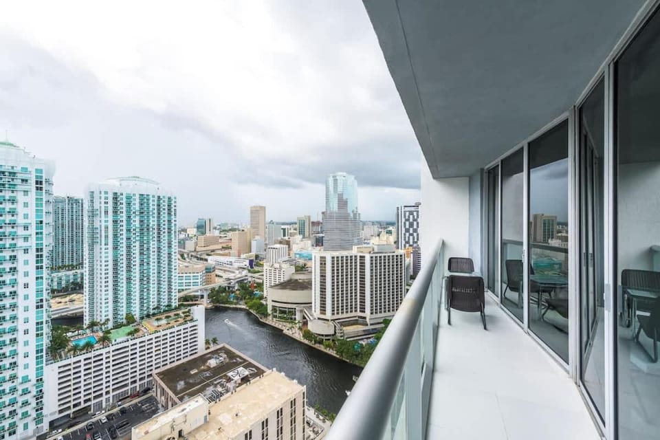 Waterfront Spacious Luxury 1 Bedroom IconBrickell House in Brickell