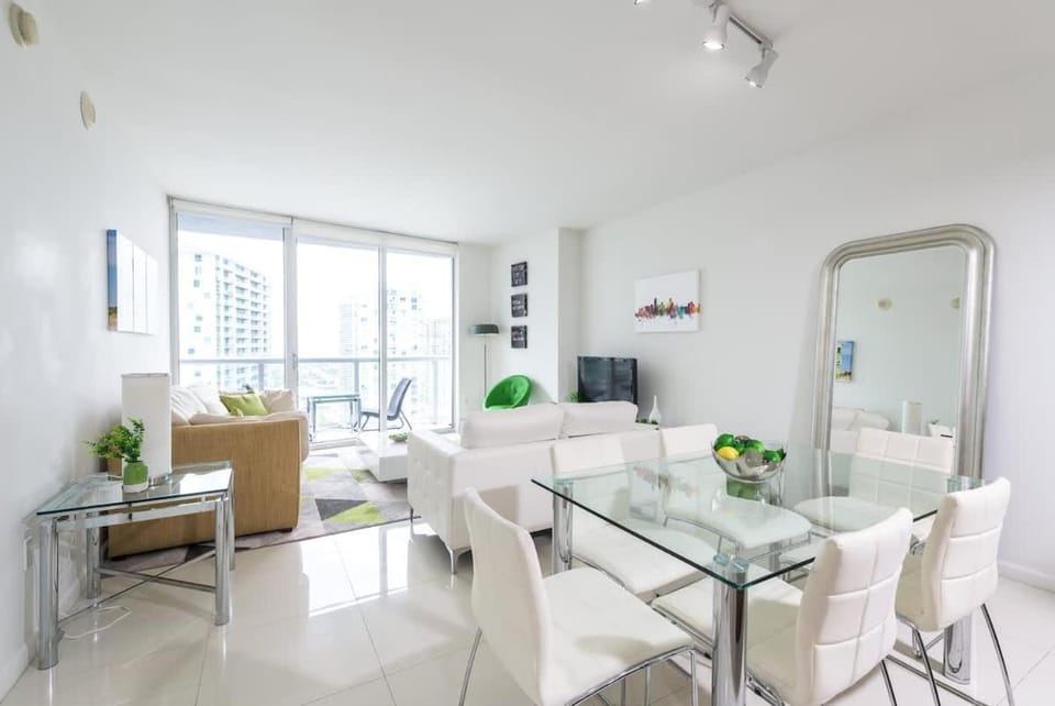 Waterfront Spacious Luxury 1 Bedroom IconBrickell House in Brickell