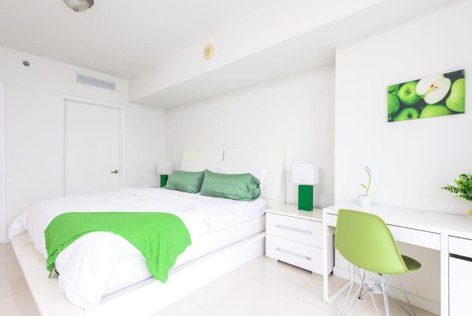 Waterfront Spacious Luxury 1 Bedroom IconBrickell House in Brickell