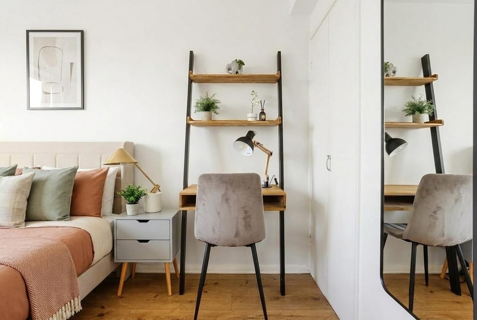 Central 2BR • Thames & Shard Views • Zone 1 SE1 Apartment in London Borough of Southwark