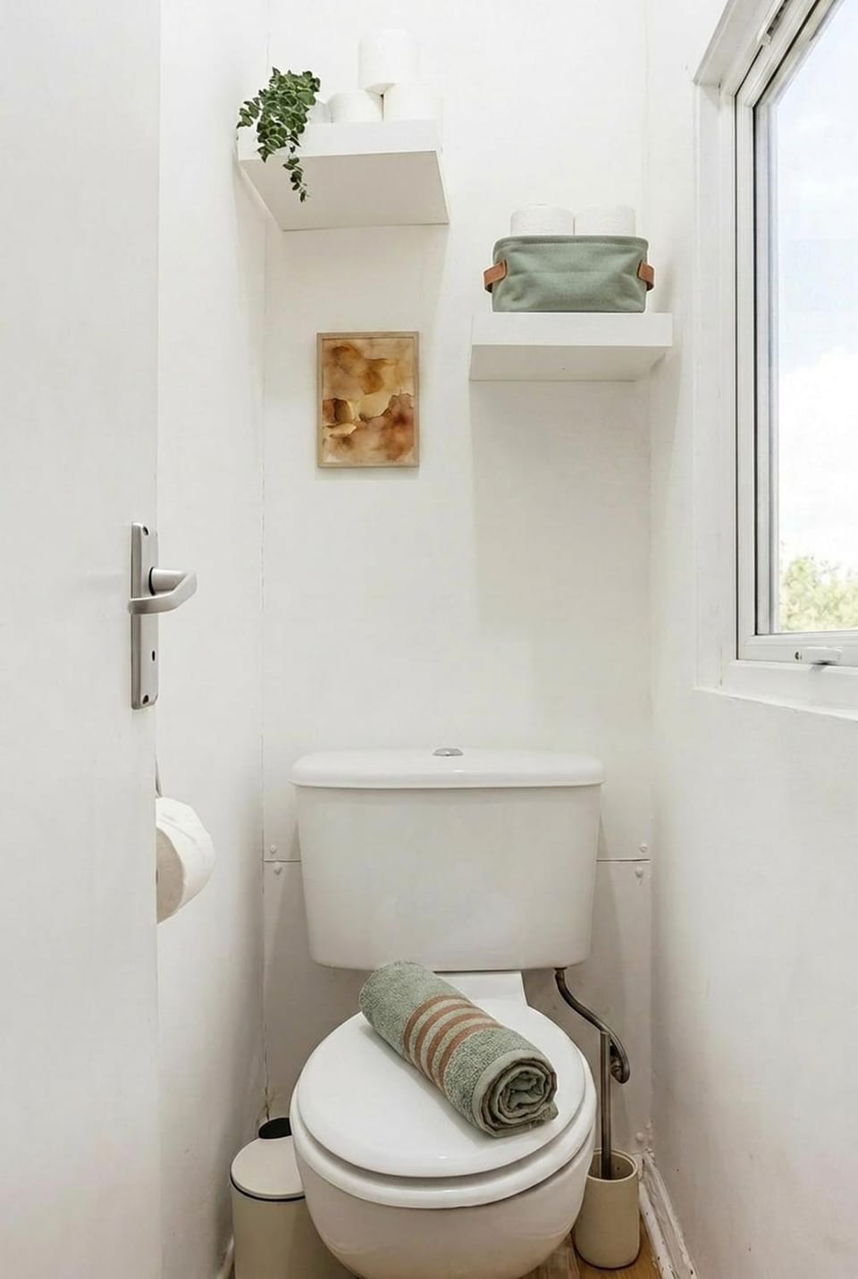 Central 2BR • Thames & Shard Views • Zone 1 SE1 Apartment in London Borough of Southwark
