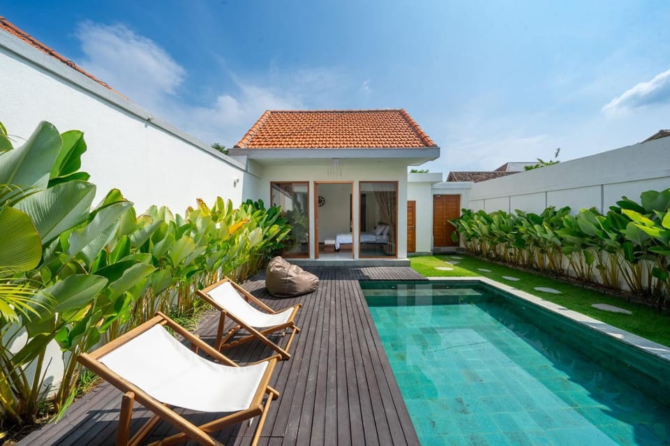 Property building, Swimming pool