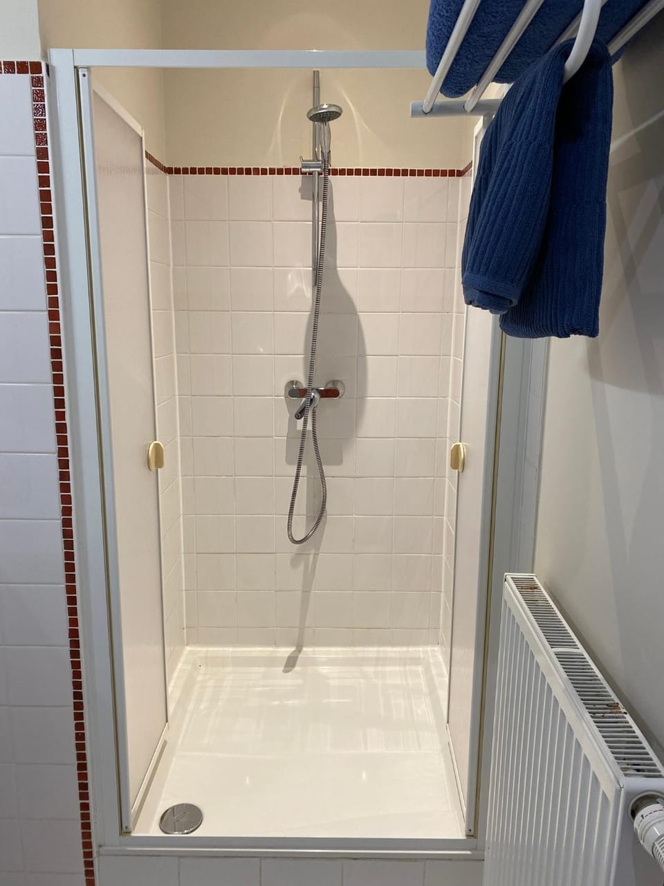 Shower, Bathroom, towels