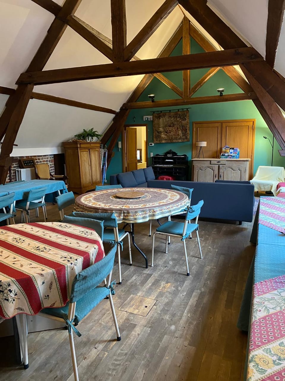 Seating area, Dining area