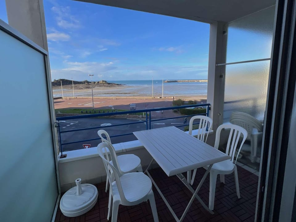 520 - Appartement T3 à Erquy avec pleine vue mer Apartment in Brittany