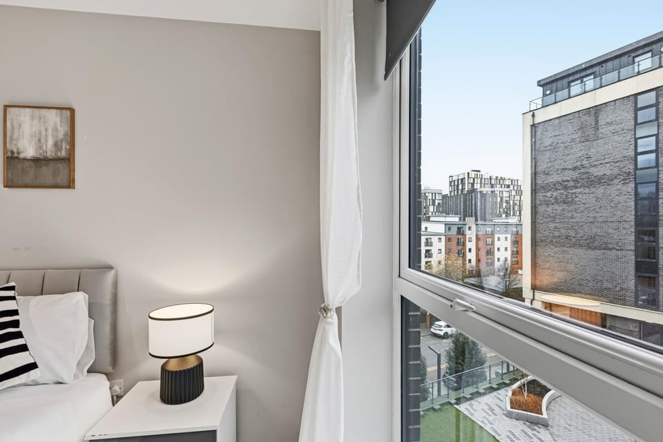 Property building, Bed, View (from property/room), Bedroom