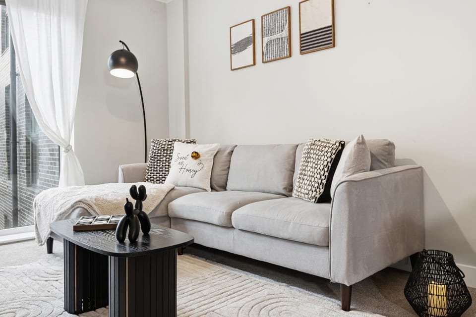 Photo of the whole room, Seating area