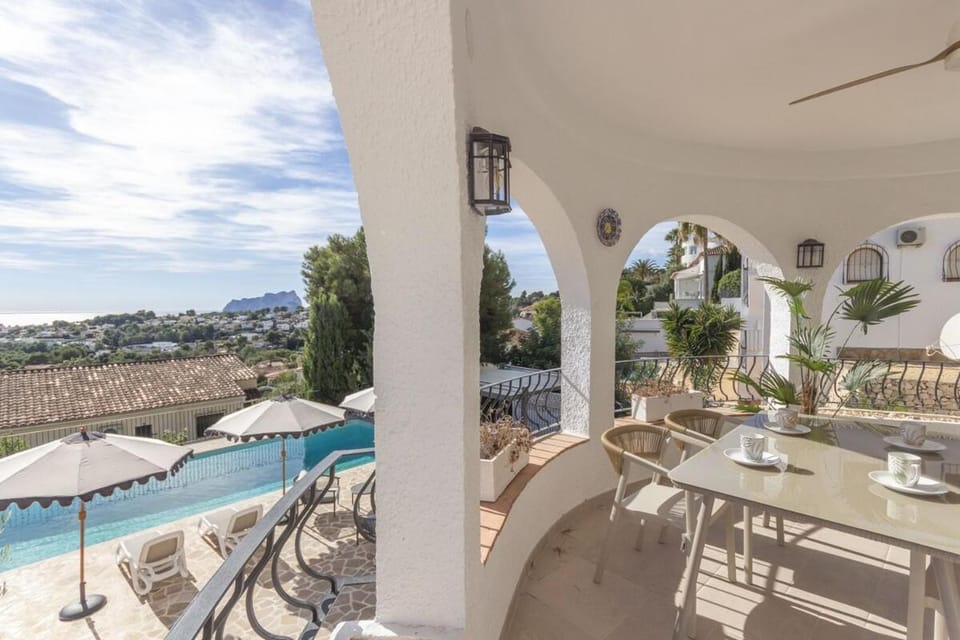Patio, View (from property/room), Balcony/Terrace, Seating area, Pool view, sunbed