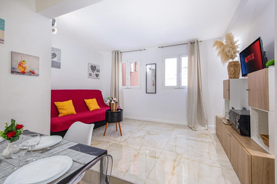 TV and multimedia, Kitchen or kitchenette, Living room, Seating area