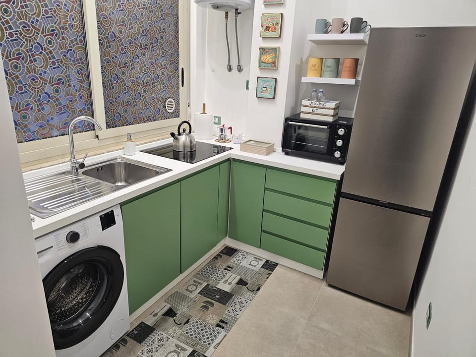Kitchen or kitchenette, stove, washing machine