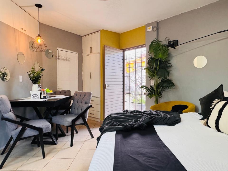 Dining area, Street view