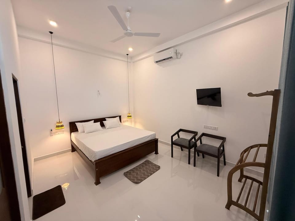 Bed, TV and multimedia, Photo of the whole room, Bedroom, air conditioner