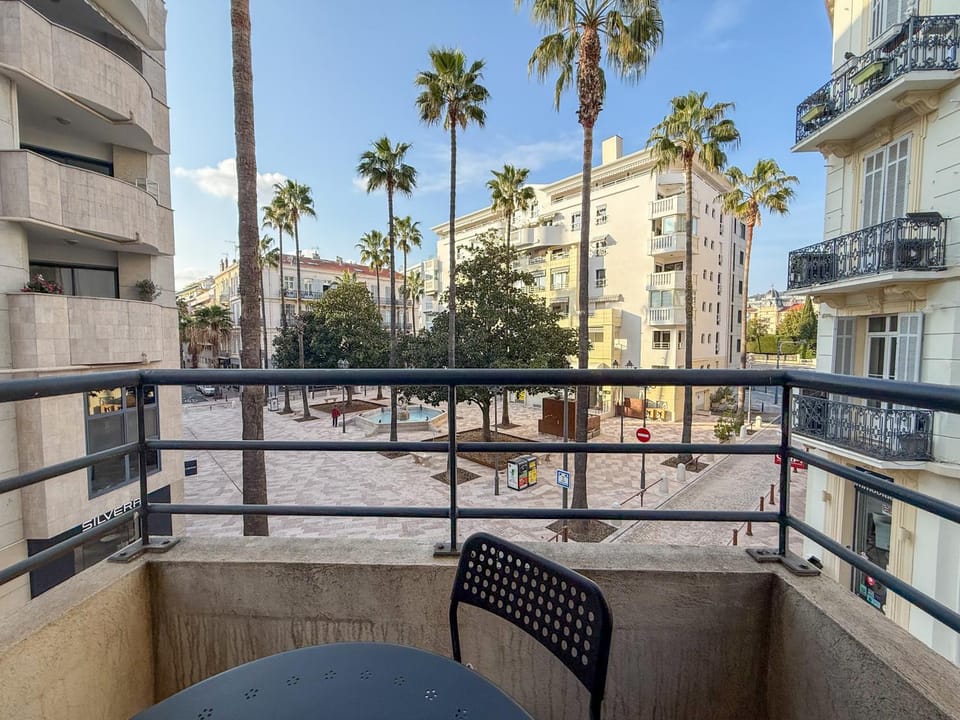 Balcony/Terrace, City view