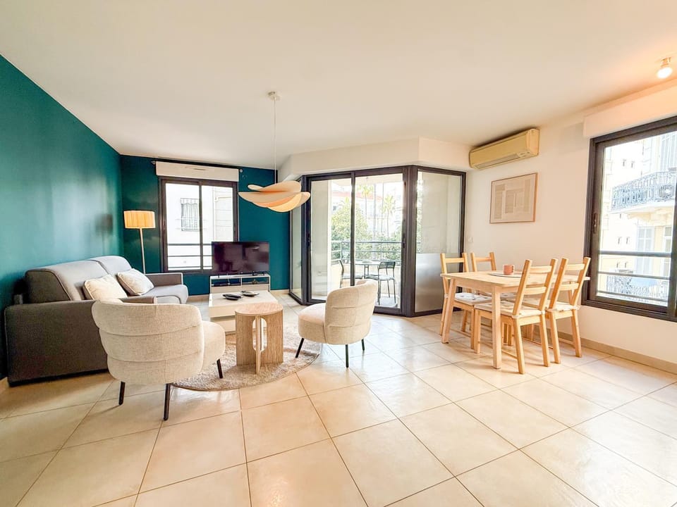 Living room, Dining area