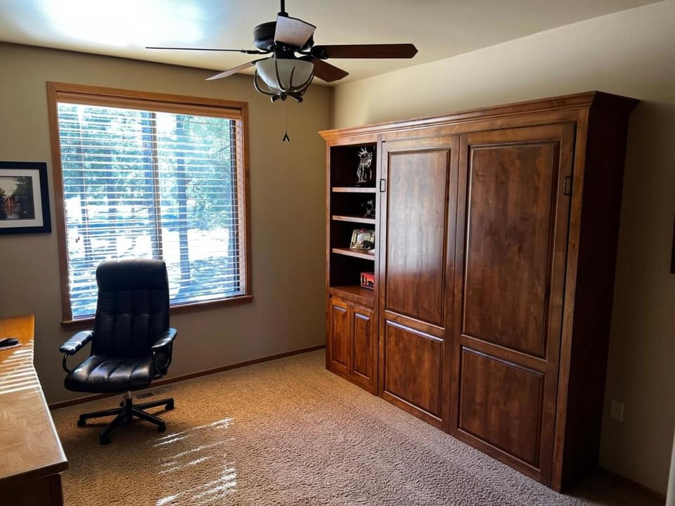 Torreon Getaway on the Greens with hot tub, 4 bedrooms, sleeps 10 House in Show Low
