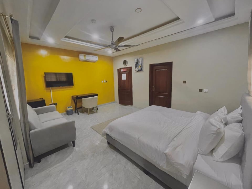 Bed, TV and multimedia, Bedroom, air conditioner