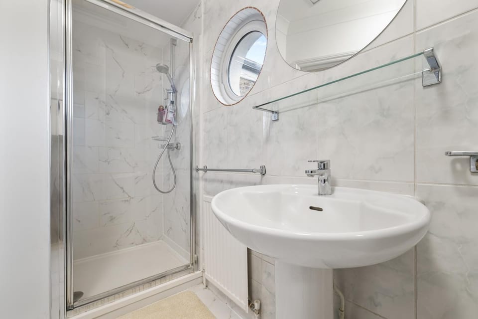 City Centre 3-Bed Flat with Lift and Roof Terrace Apartment in City of Westminster