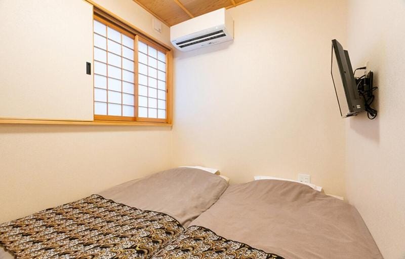 Bed, TV and multimedia, Photo of the whole room, Bedroom, air conditioner