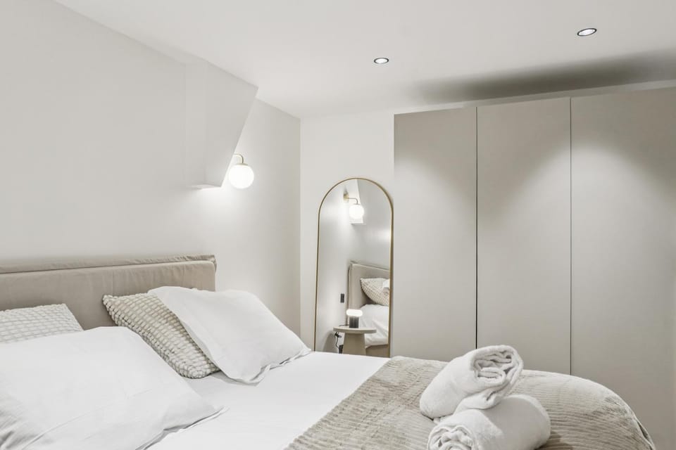 Bed, Photo of the whole room, Bedroom, towels, wardrobe
