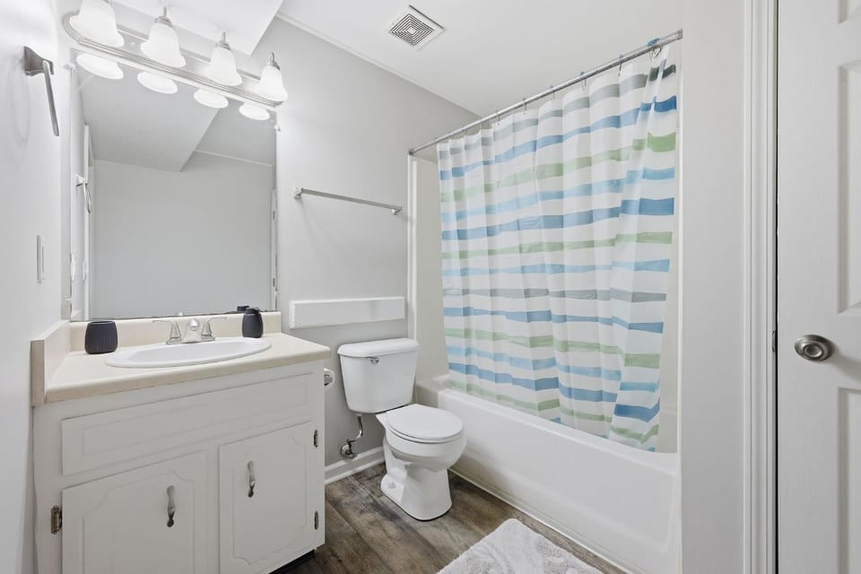 Trendy 2BR2BA Highland Park Escape Apartment in Clarksville