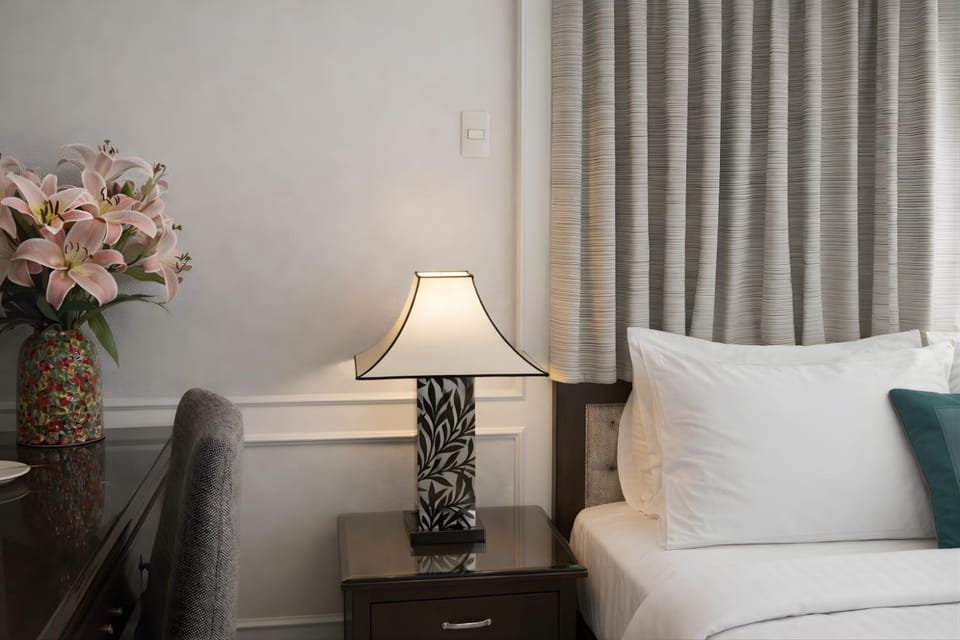 Bed, Photo of the whole room, Seating area, Bedroom