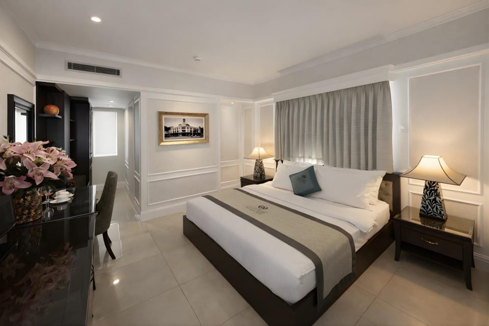 Bed, Living room, Photo of the whole room, Seating area, Bedroom, air conditioner