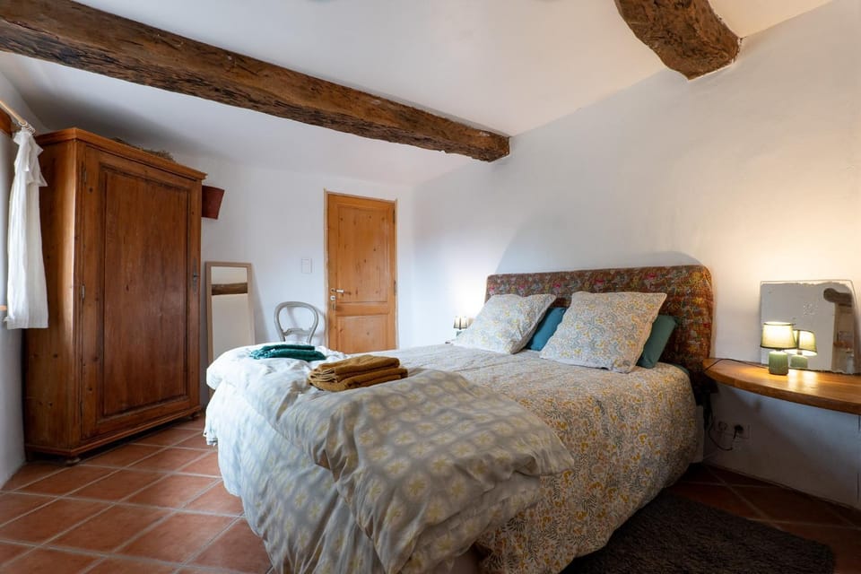 Property building, Living room, Bedroom