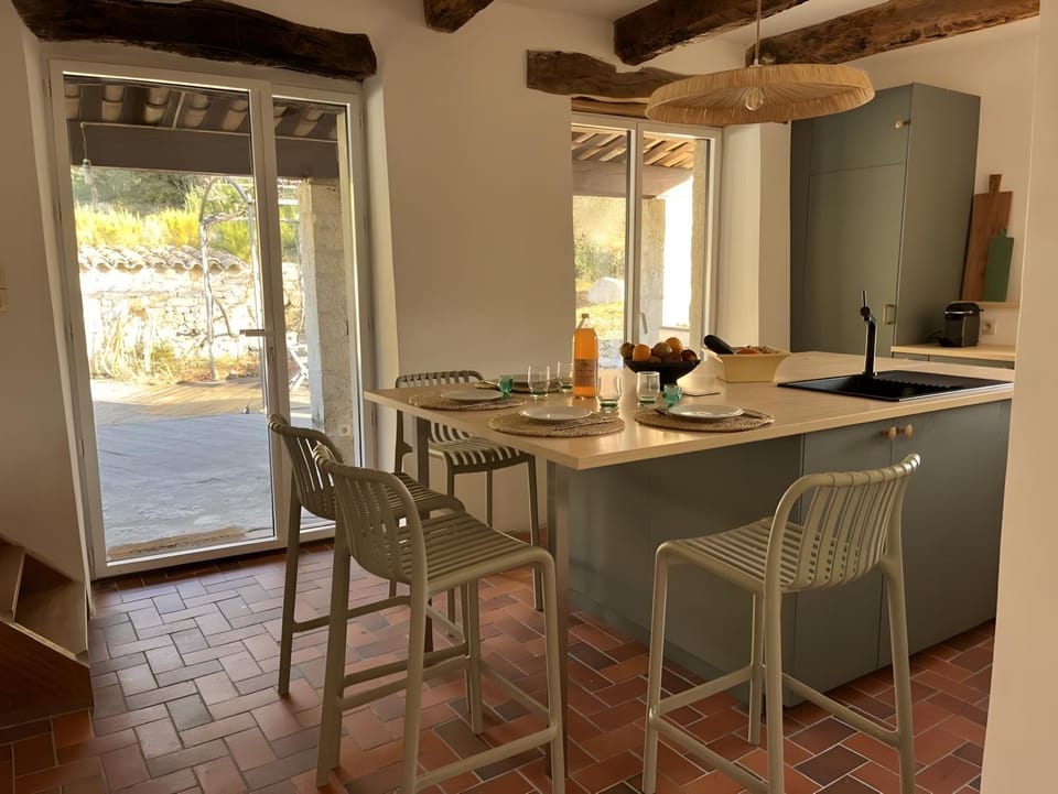 Kitchen or kitchenette, Living room