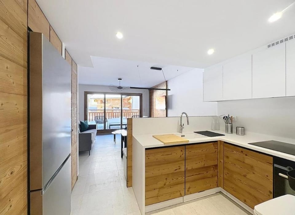 Kitchen or kitchenette, Dining area, dishwasher, oven, stove