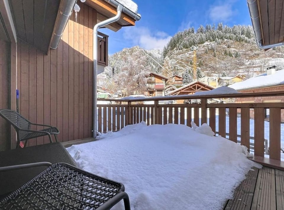 Patio, Day, Natural landscape, Winter, View (from property/room), Balcony/Terrace, Mountain view