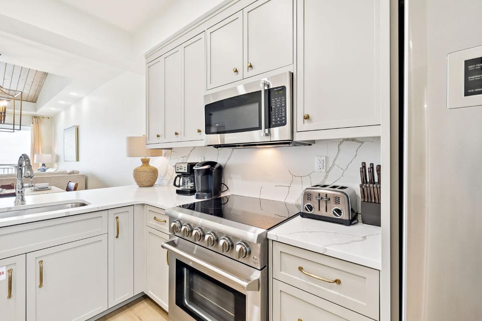 Kitchen or kitchenette, kitchen