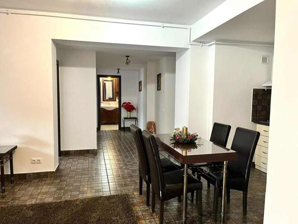 Bathroom, Living room, Seating area, Dining area, heating