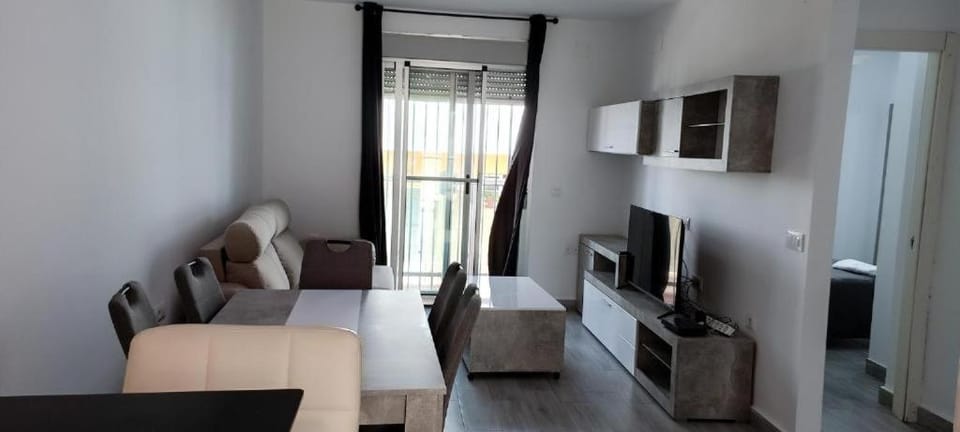 Bed, TV and multimedia, Kitchen or kitchenette, Living room, Photo of the whole room, Seating area, Dining area, Evening entertainment, Bedroom, oven