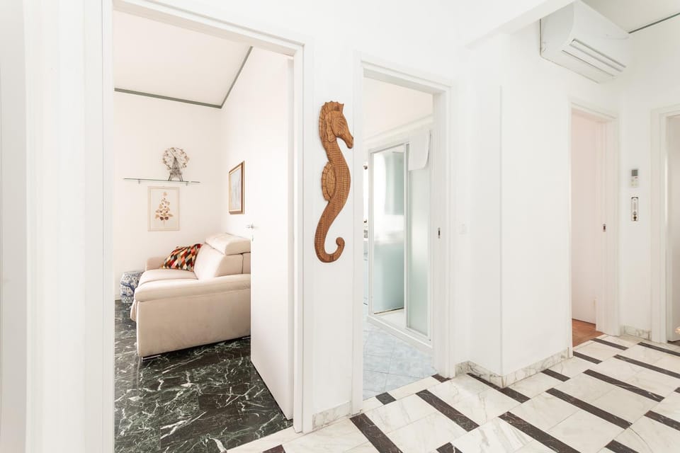 Photo of the whole room, air conditioner