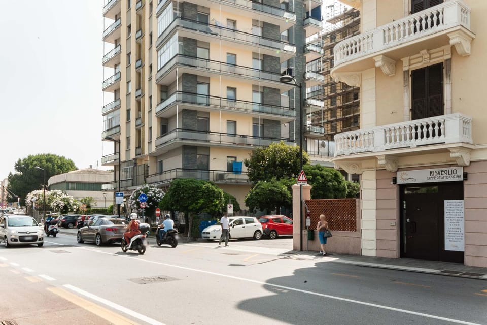 Property building, Day, Neighbourhood