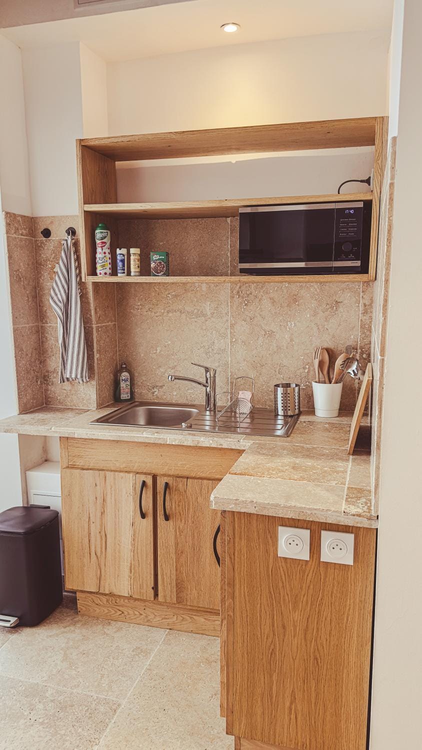 Kitchen or kitchenette, Living room